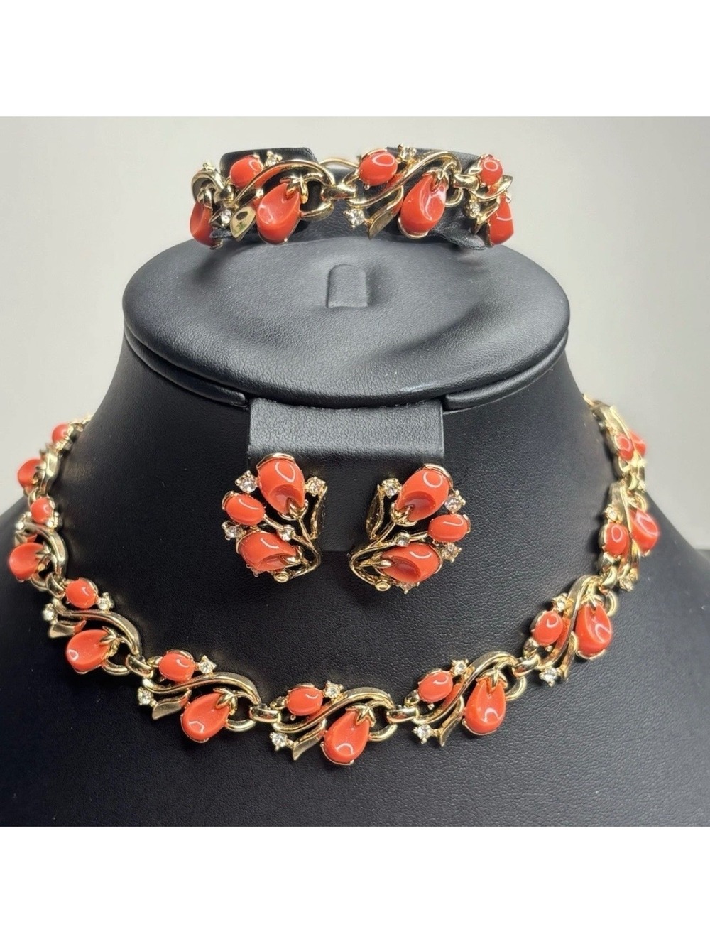 TRIFARI GOLDTONE CORAL MOLDED THERMOSET PEBBLE BEACH Necklace Earrings Bracelet